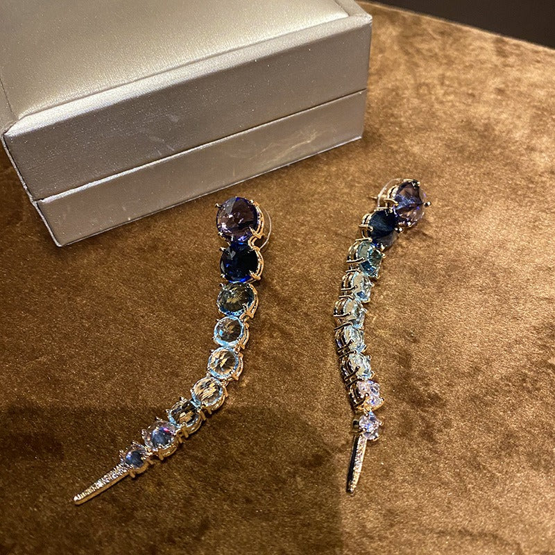 Earrings for women with cool and cool style, colorful diamonds, and a niche design with a single character full of stars